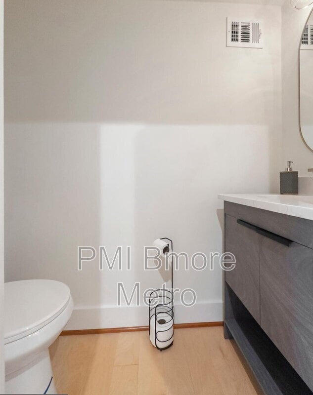 Building Photo - 2329 E Madison St