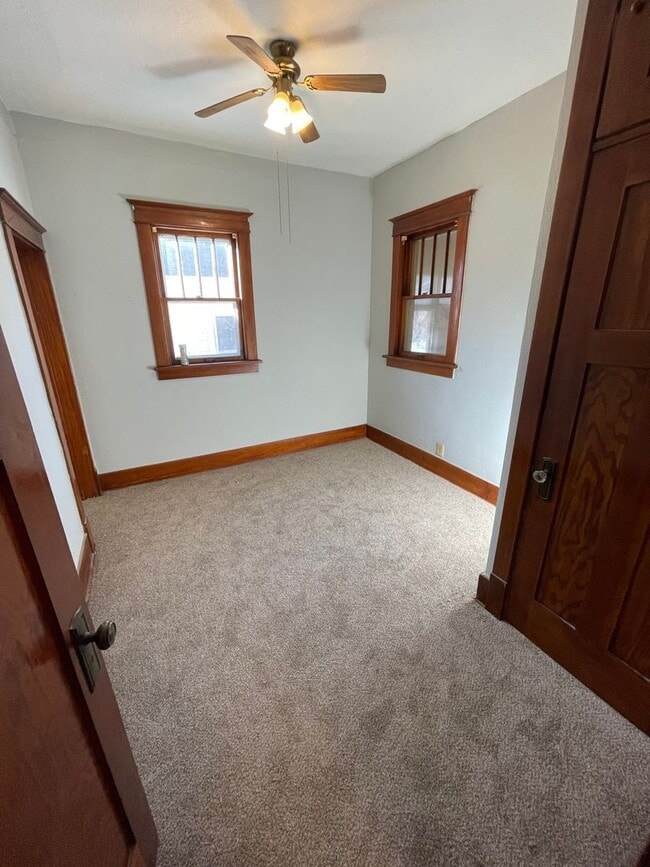 Building Photo - 3 Bed 1 Bath House