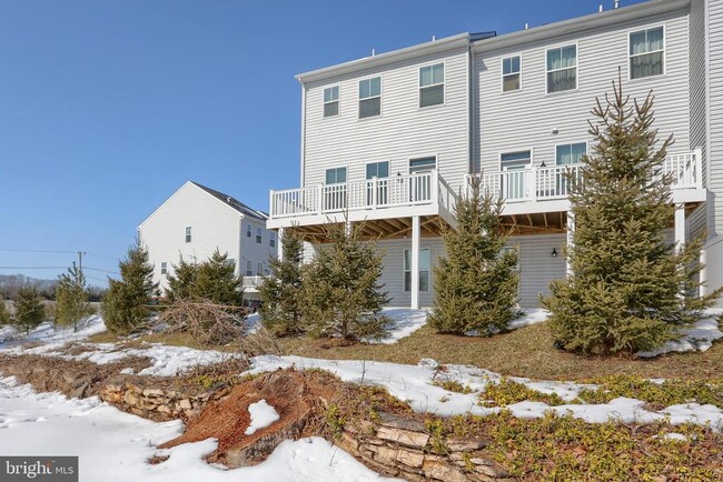 Building Photo - 1 Taube Ct