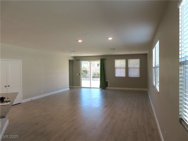 Building Photo - 2771 Alta Vista St