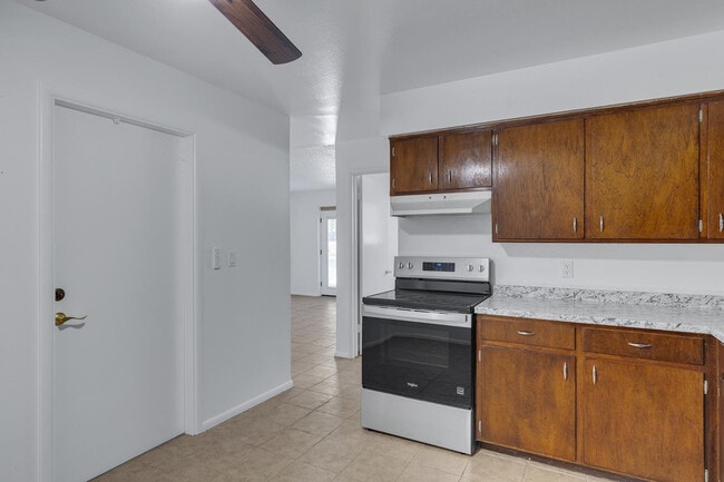 Building Photo - 2106 S Granada Dr