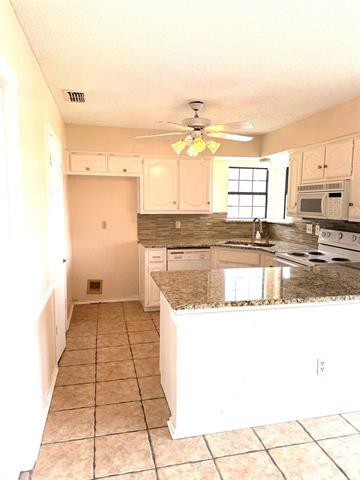 Building Photo - 3424 Tina St