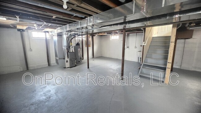 Building Photo - 14526 Russell Ave