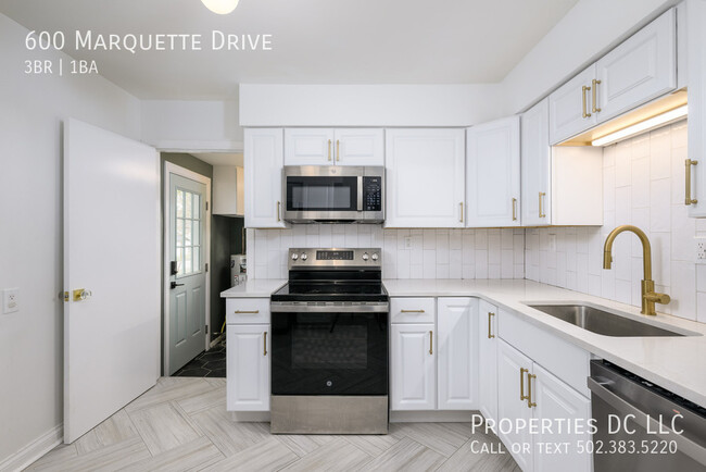 Building Photo - 600 Marquette Dr