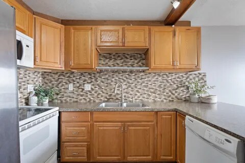 Building Photo - 308 Miracle Strip Pkwy SW