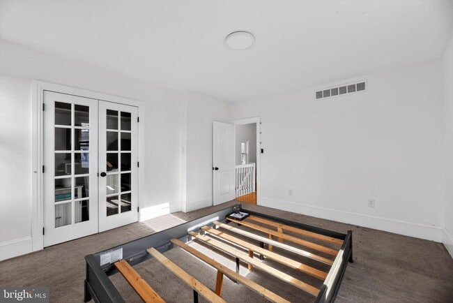 Building Photo - 810 Central Ave