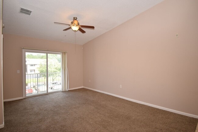 Building Photo - WOW! 2/2 in Merrill Pines Gated Community