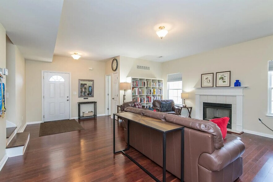 Building Photo - 4616 Landing Dr