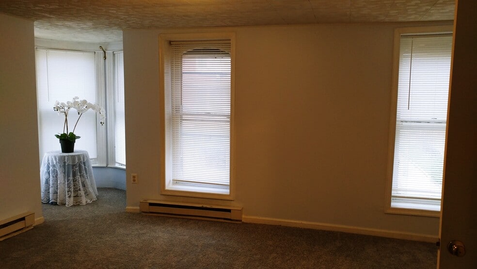 Apt C Family room - 82 E Main St