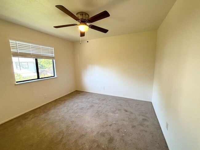 Building Photo - Remodeled Spacious 3BR/2BA Home in Prime Davis Location