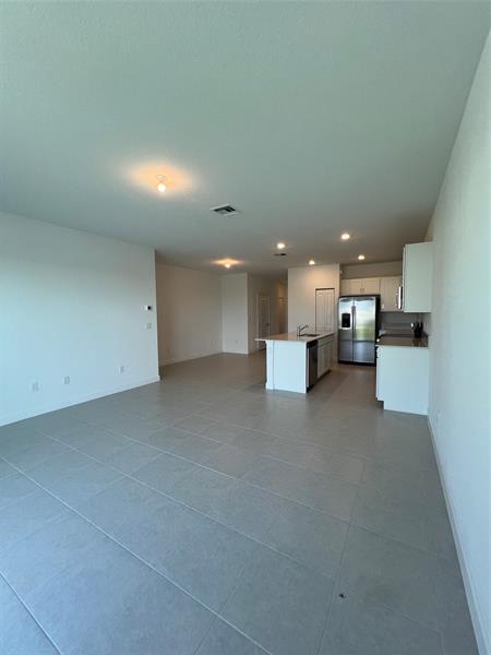 Building Photo - 655 SE Lk Fls St