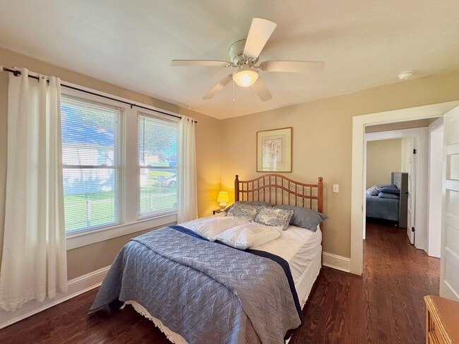 Building Photo - Adorable South Hill Charmer