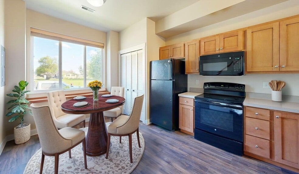 Building Photo - The Birches Townhomes