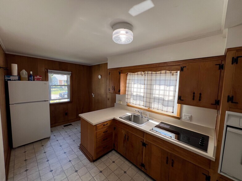 Building Photo - 2601 Stratford Dr