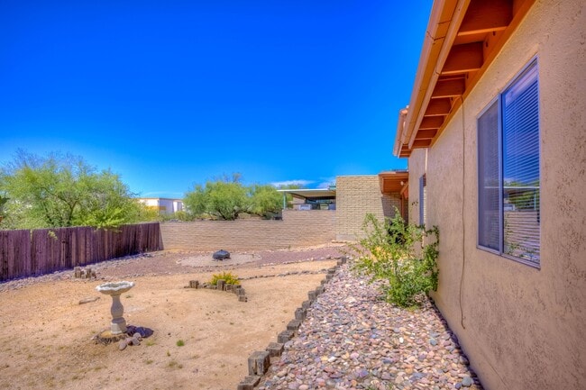 Building Photo - 1422 S Moonflower Ln
