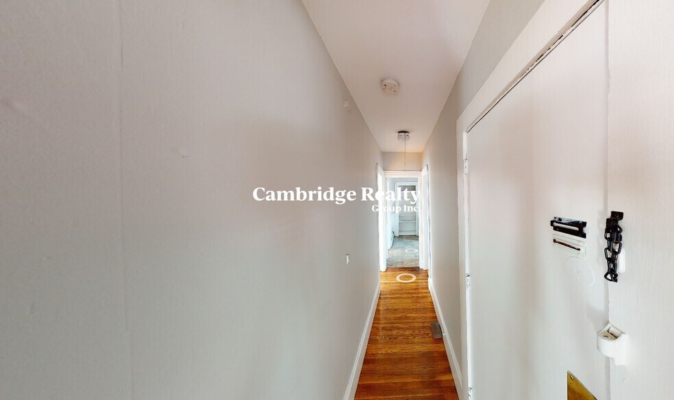 Building Photo - 562 Green St