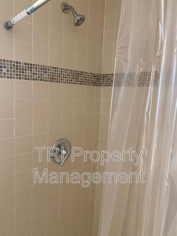 Building Photo - 2200 9th St