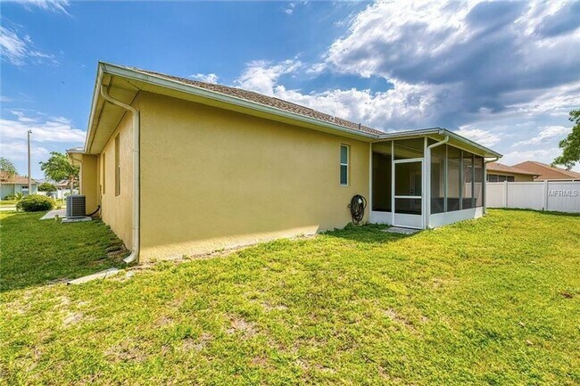 Building Photo - 3 bedroom 2 bathroom beautiful home