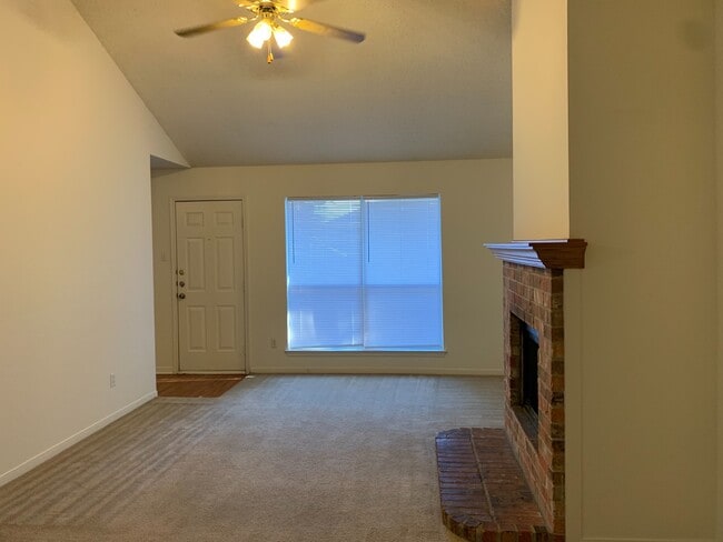 Building Photo - Duplex