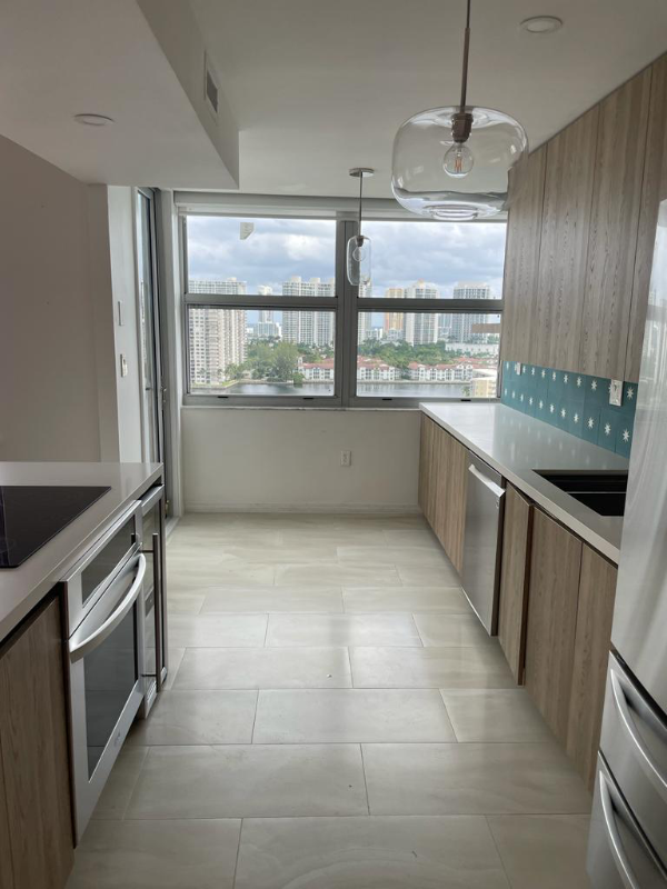 Building Photo - 18041 Biscayne Blvd