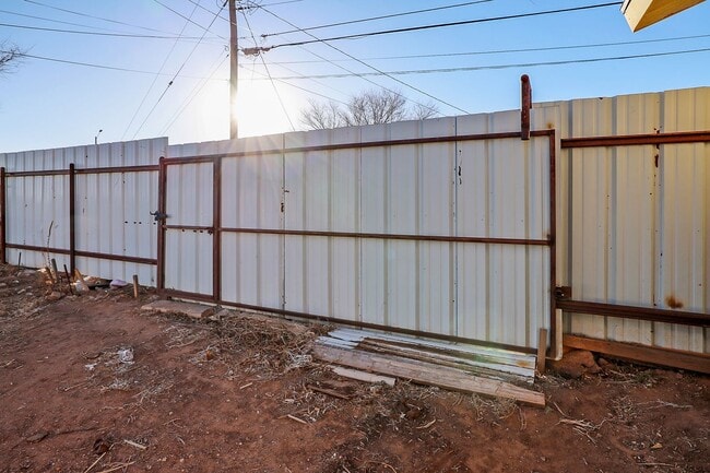 Building Photo - $1,295 Monthly Lease Payment!