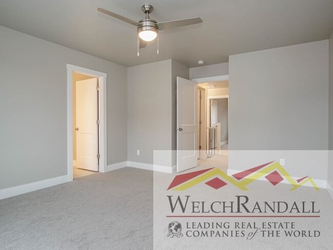 Building Photo - Beautiful 3 Bed 2.5 Bath Townhome in West ...