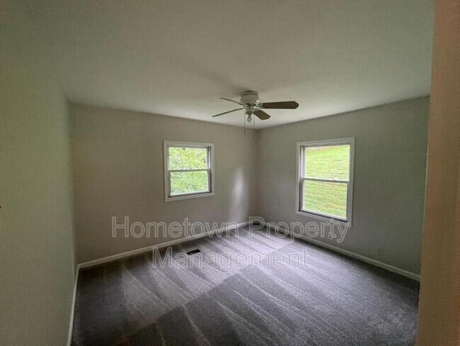 Building Photo - 713 Bair Rd