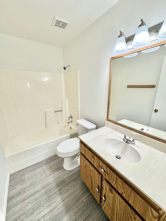 Building Photo - 2 Bedroom/2 Bath Home! Has Backyard, One Car Garage, NO HOA!