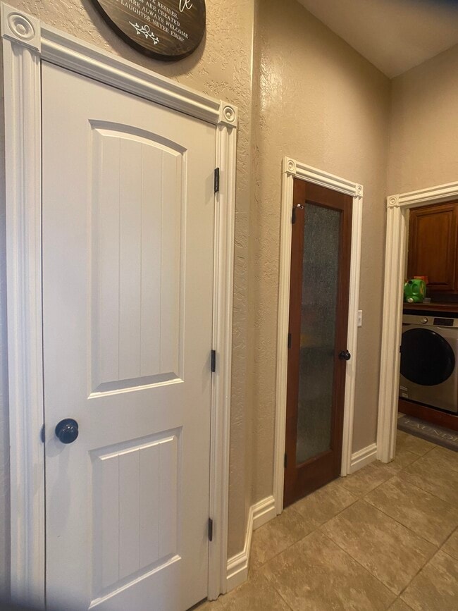 Building Photo - 1401 Limestone Way