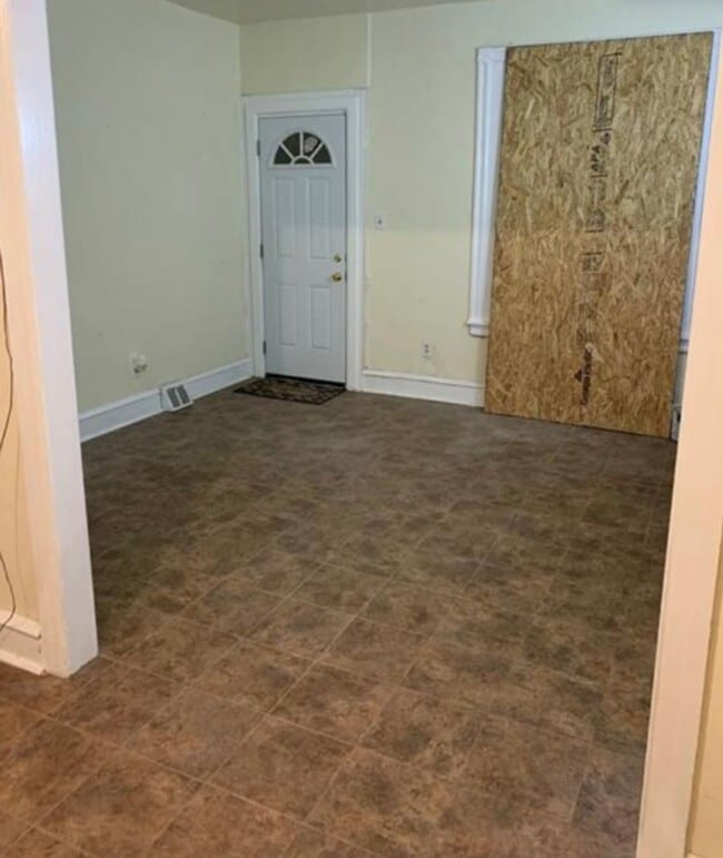 Building Photo - 2 Bedroom 1 Bathroom House for Rent