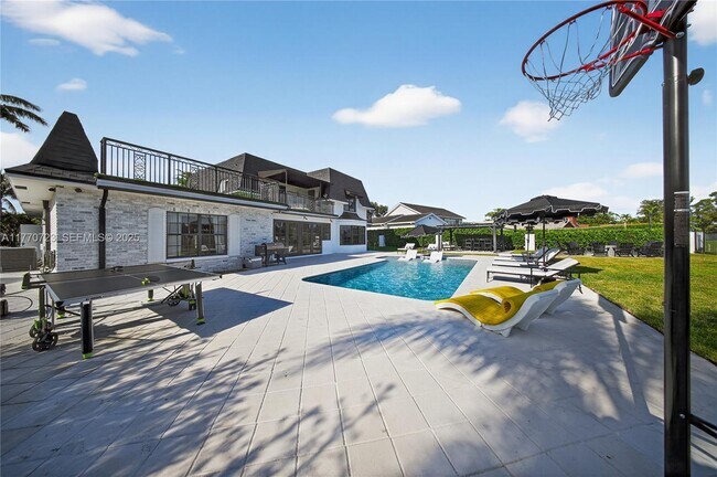 Building Photo - 4312 NE 22nd Ave