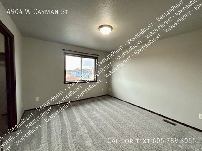 Building Photo - 4904 W Cayman St