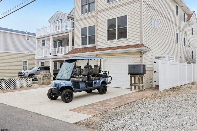 Building Photo - 911 Bay Ave