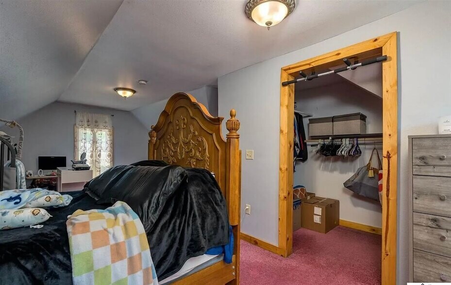 Building Photo - 415 8th St N