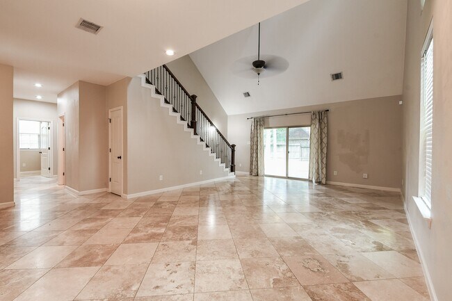 Building Photo - 10506 Chateau Ln