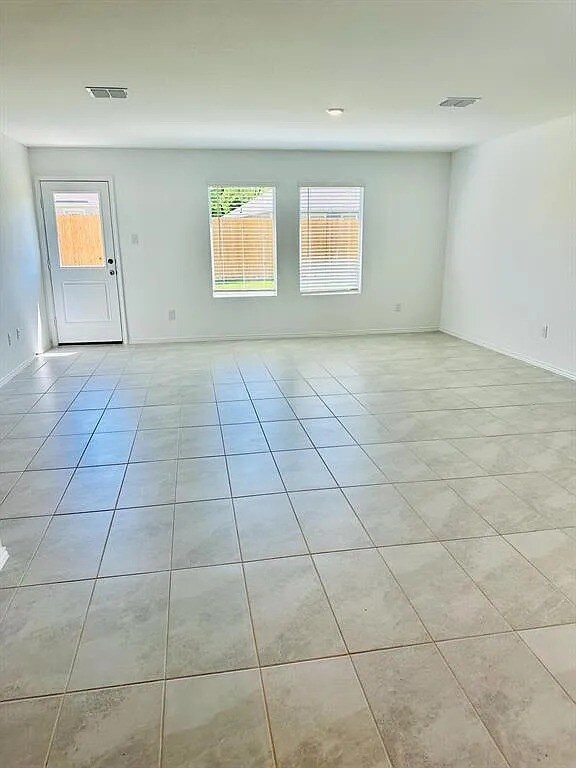 Building Photo - 1728 Round House Ln