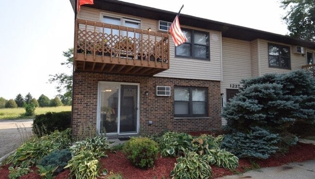 Building Photo - 1237 Sunfield St