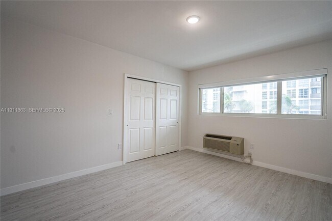 Building Photo - 1185 98th St