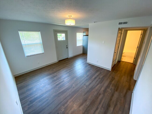 Building Photo - Cecilia Ave A