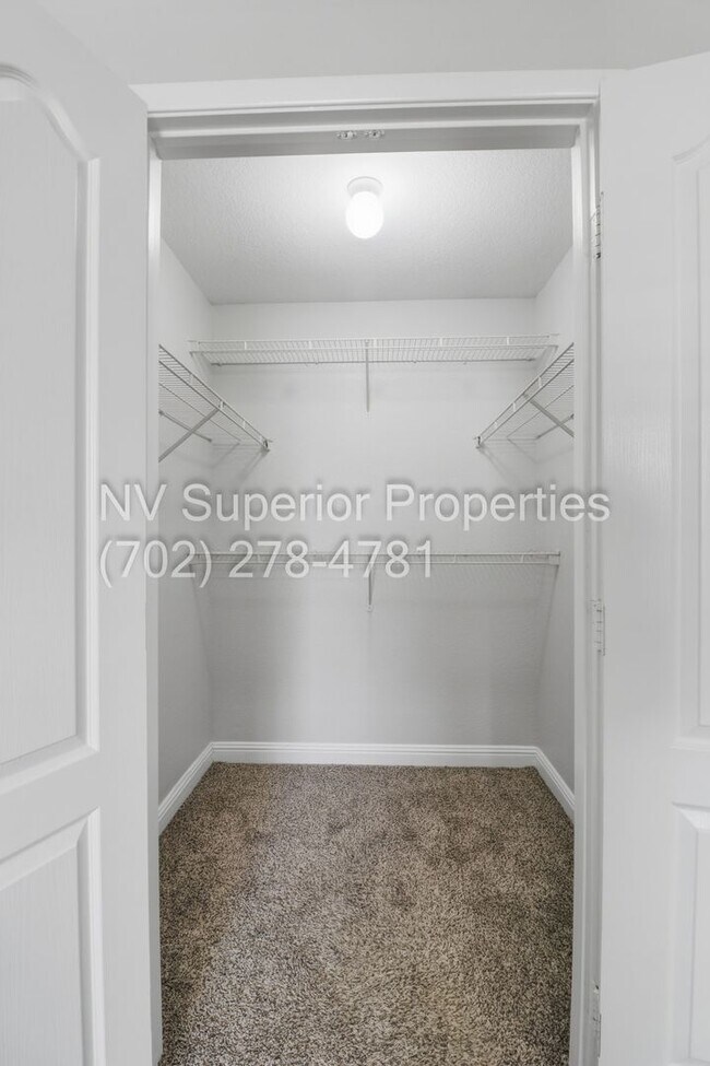 Building Photo - SW!! First floor unit with Balcony!! Gated!! Clubhouse!!  Community pool!! Spa!! Exercise Room!! ...