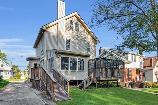 Building Photo - 3940 Delmar Ave