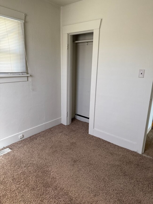 Building Photo - Downtown Charming Puyallup 2 bedroom home