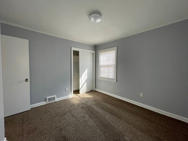 Building Photo - {7516} Prairie Village Ranch | Fenced Backyard | 1 car garage