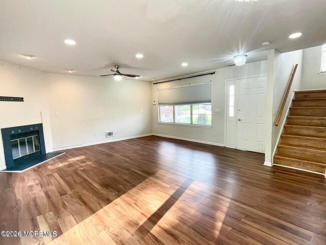 Building Photo - 21 Evergreen Dr