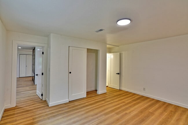 Building Photo - 22705 Mountlake Terrace