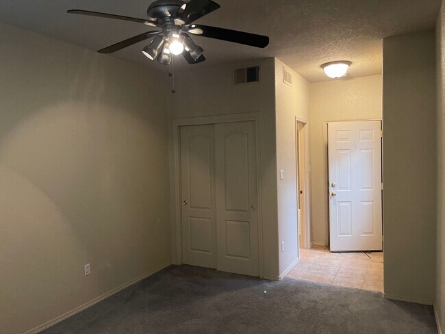 Building Photo - Rio Grande Home