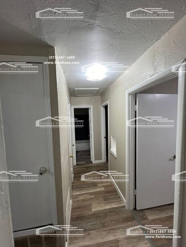 Building Photo - Three Bedroom, One bathroom Home in Arling...