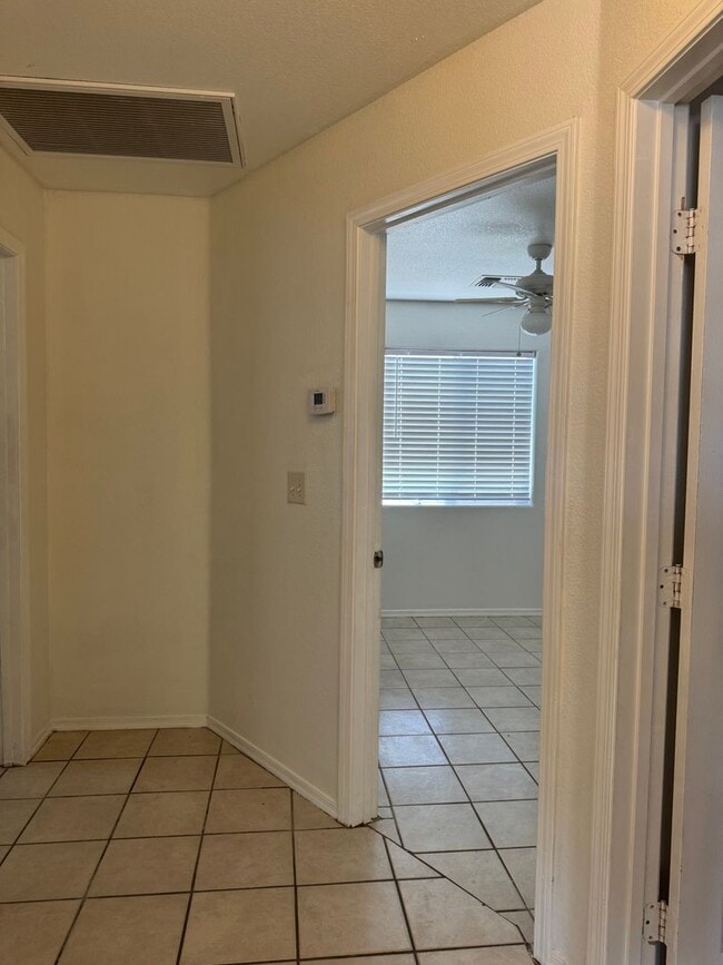 Building Photo - Cozy Updated 3-Bedroom Home Near River Acc...