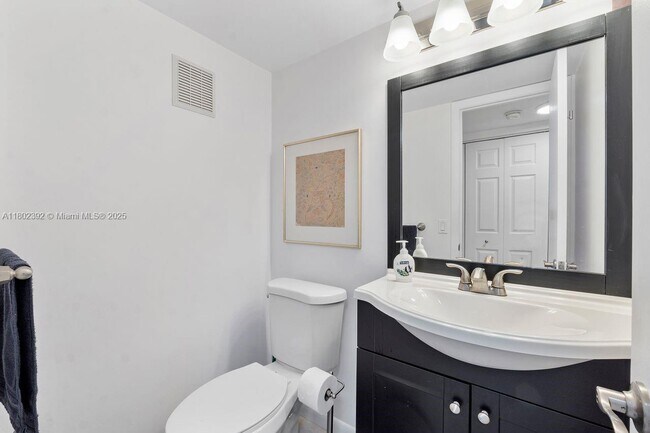 Building Photo - 143 Oakridge J