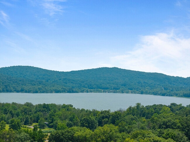 Building Photo - 30 U.S. 9W-SI ID1466753P